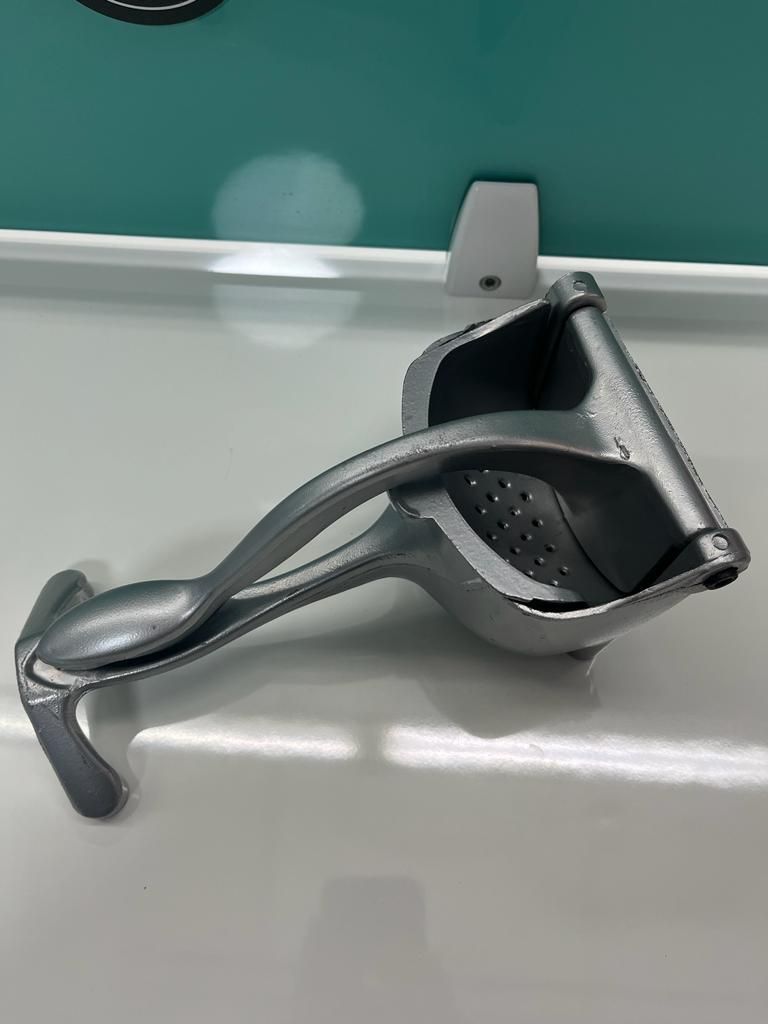 Trendemart Manual Fruit Press Aluminum Squeezer/Juicer